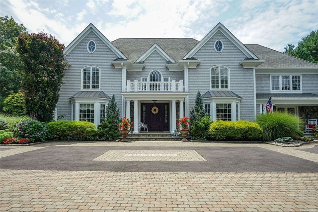 $4,395,000 | 270 Foxhunt Crescent | Oyster Bay Cove Village