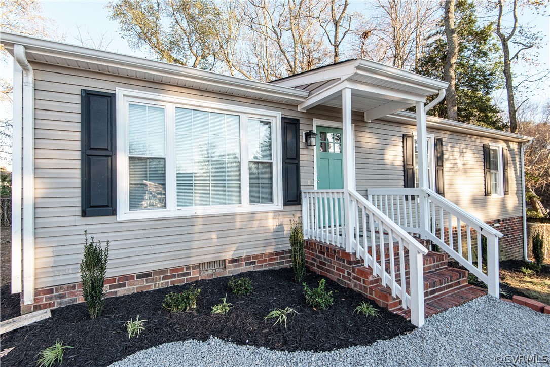 a view of a house with a yard and deck