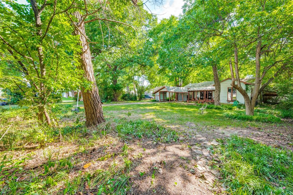 a view of house with backyard