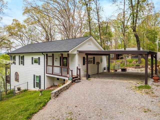 $359,900 | 15033 Log Cabin Lane | Bakewell-Sale Creek