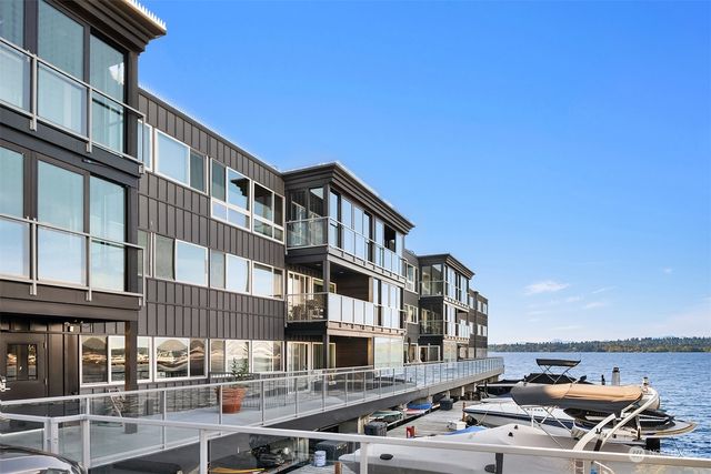 $1,395,000 | 515 Lake Street South, Unit 205 | Moss Bay