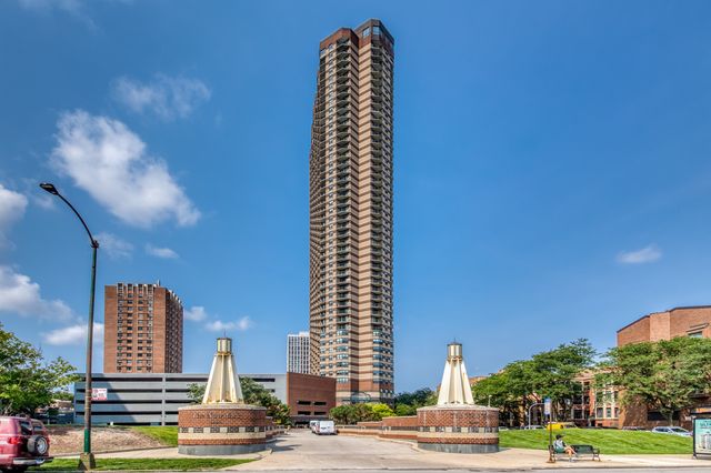 $299,000 | 3660 North Lake Shore Drive, Unit 1310 | Uptown Chicago