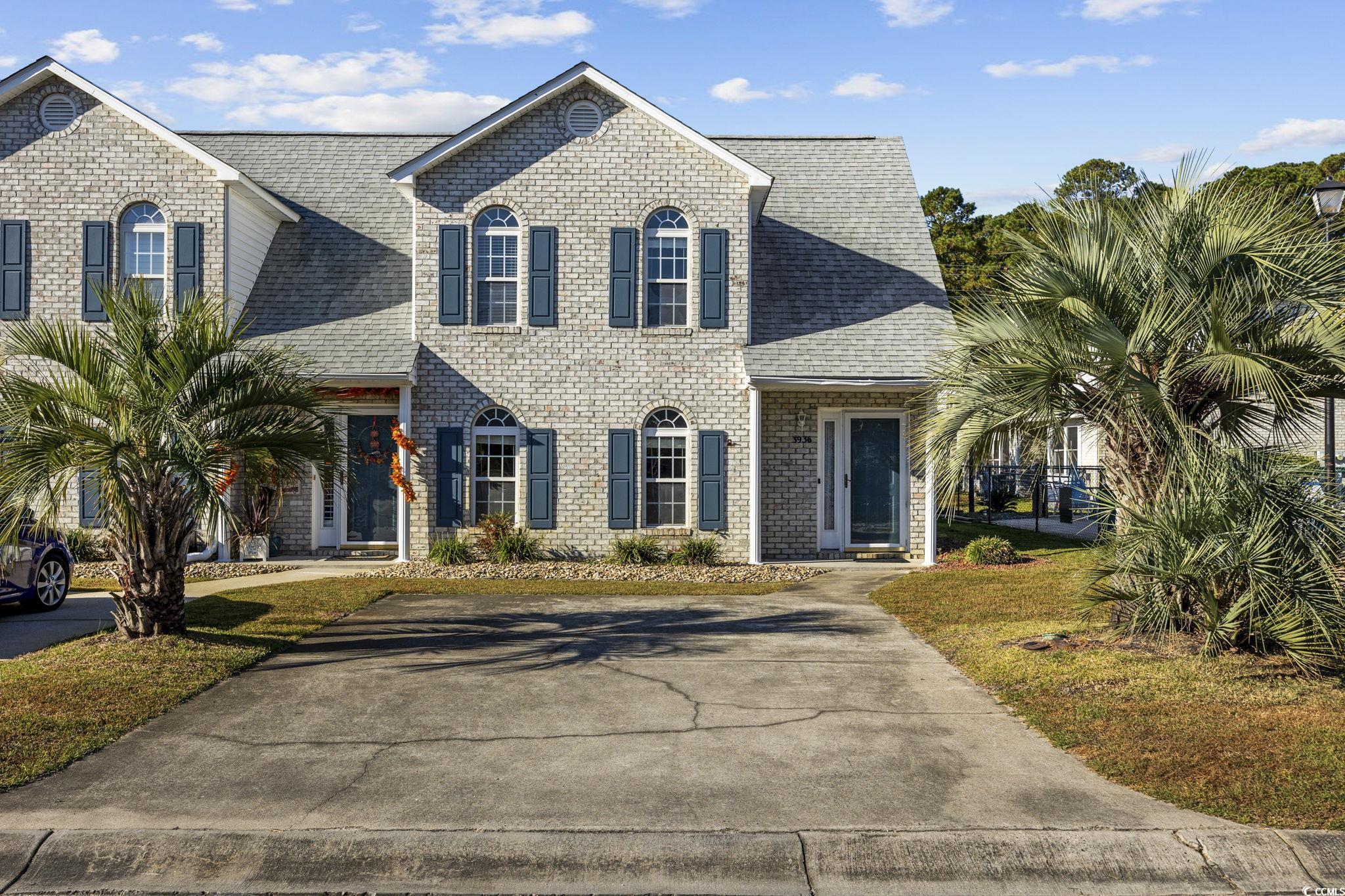 View of front facade with a front yard