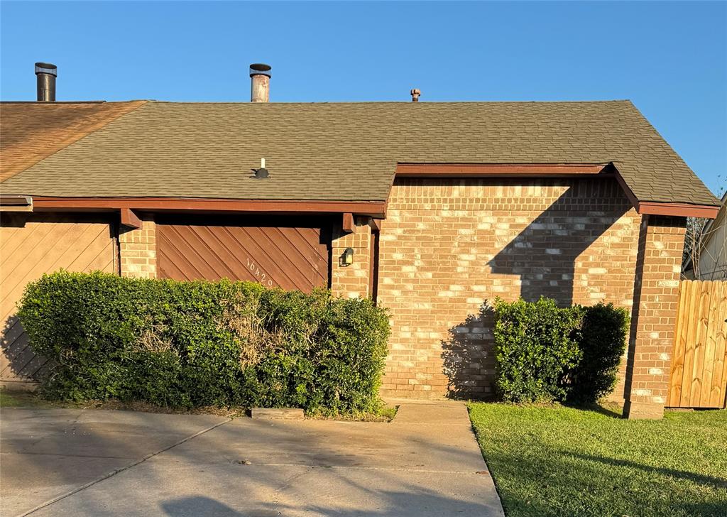 a outdoor view of house along with trees