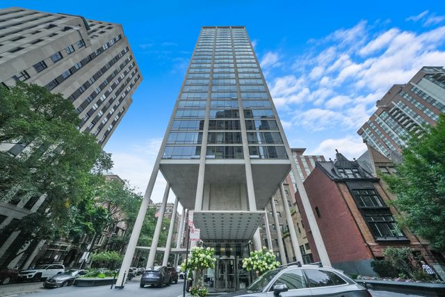 $230,000 | 1300 North Astor Street, Unit 7B | Astor Tower