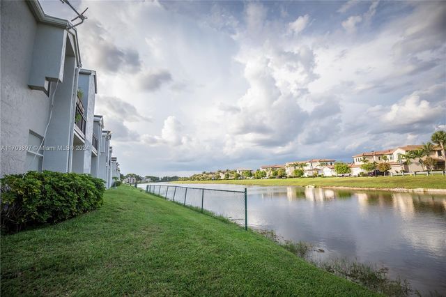 $329,000 | 885 Southwest 113th Way, Unit 885 | Pembroke Lakes South