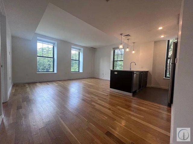 $5,900 | 123 Parkside Avenue, Unit 4S | Prospect Park South