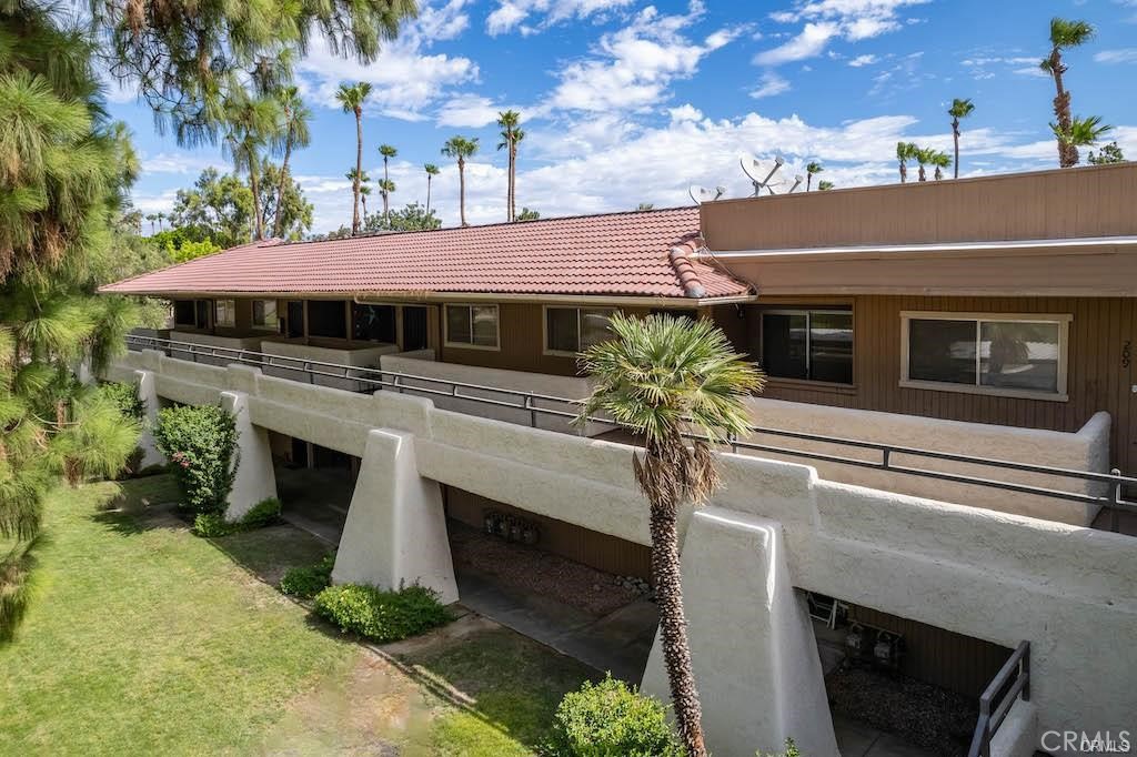 a view of a house with a garage