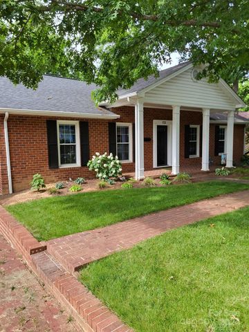 $287,500 | 733 Montgomery Avenue | Albemarle