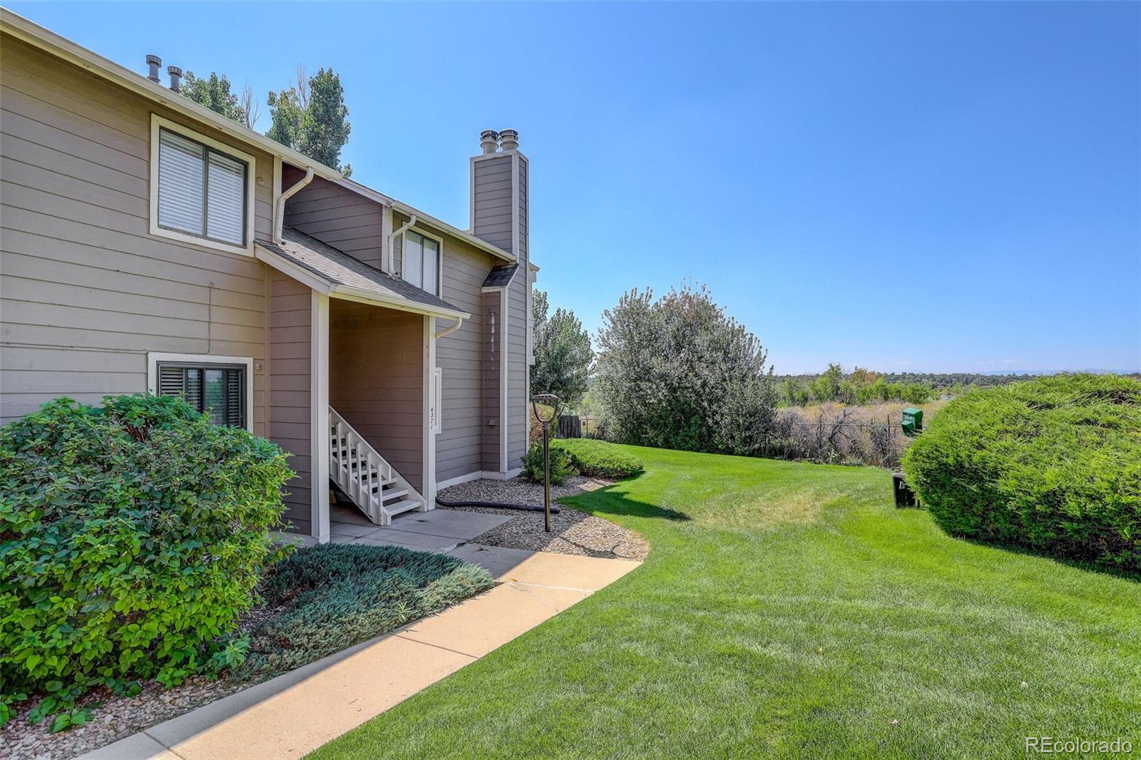 a view of a house with backyard and garden