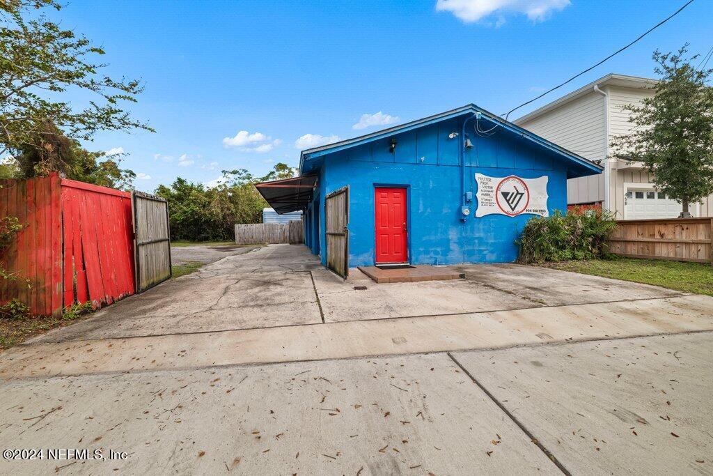 a view of backyard of house