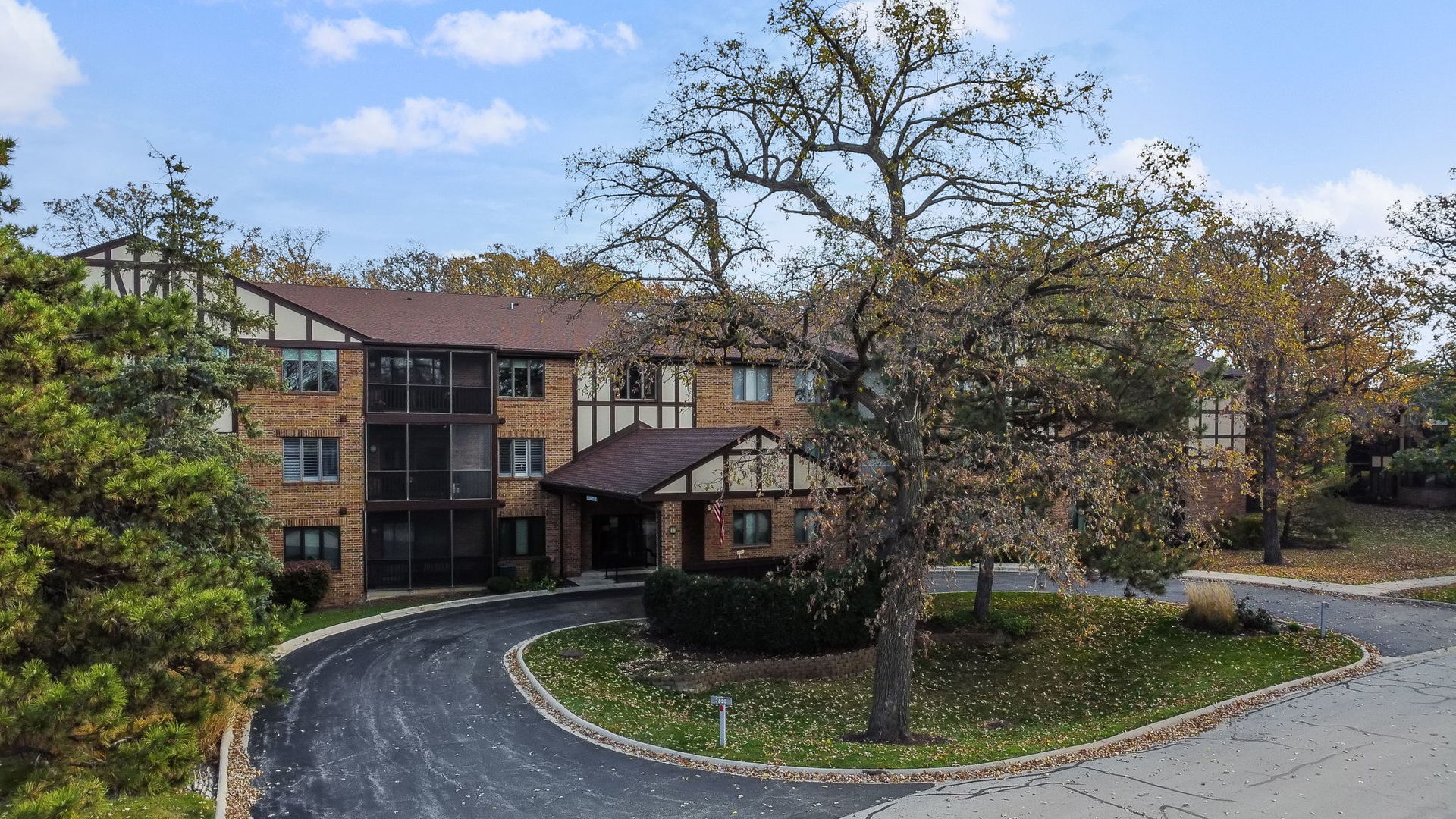 a view of a house with entertaining space