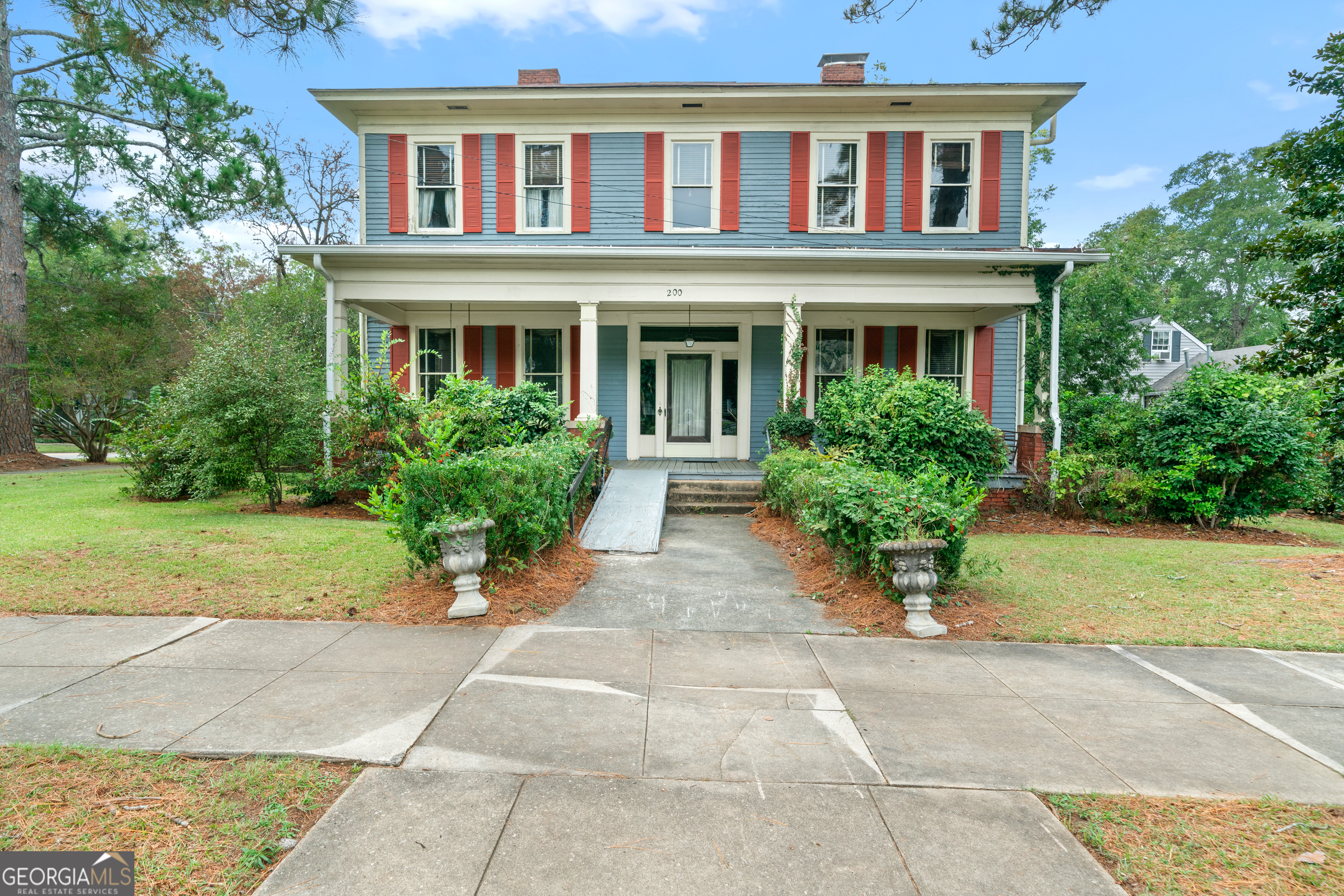 front view of house with a yard