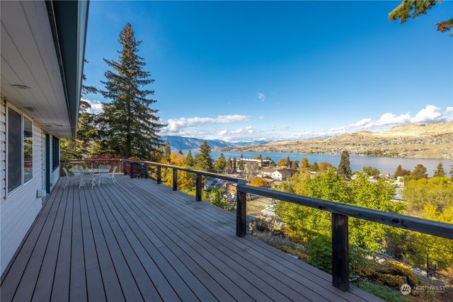 $689,000 | 2127 West High Street | Chelan