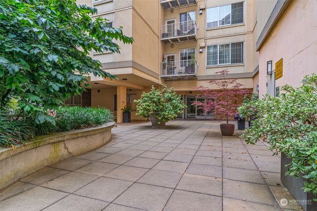 $2,500 | 11004 Northeast 11th Street, Unit 113 | Downtown Bellevue