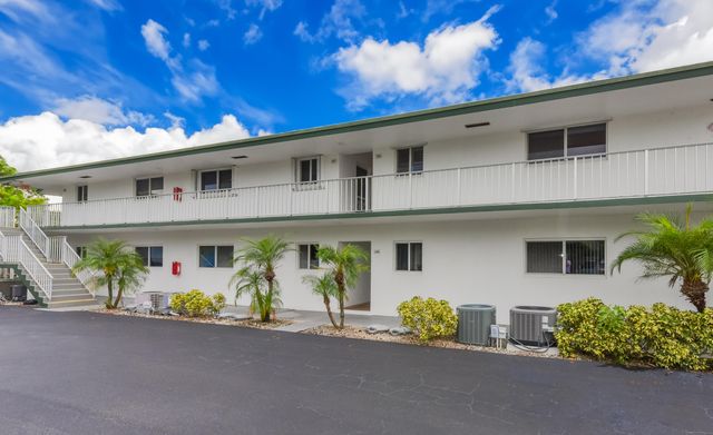 $283,500 | 10 Garden Street, Unit 206 | Tequesta Garden Condominiums