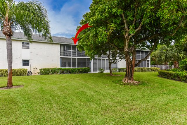 $283,500 | 10 Garden Street, Unit 206 | Tequesta Garden Condominiums