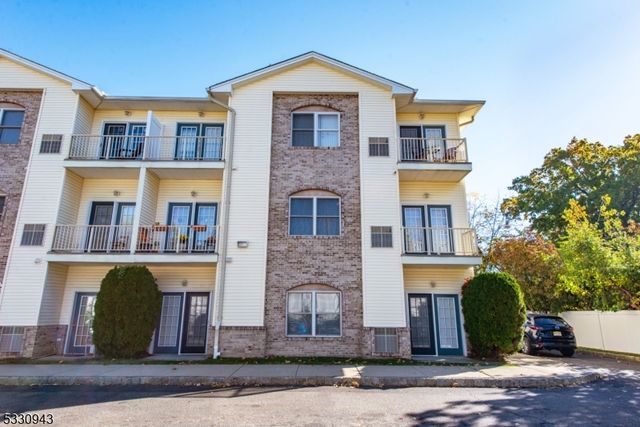 $389,000 | 520 Victor Street, Unit 45 | Saddle Brook