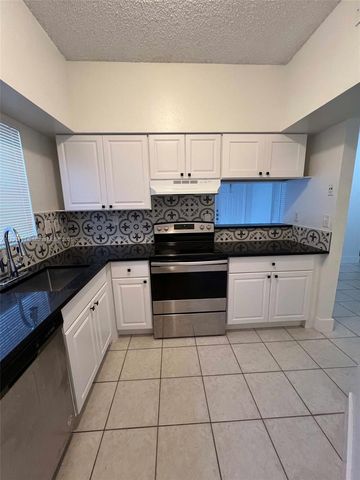 $2,500 | 2091 Northwest 96th Terrace, Unit 13N | Pembroke Lakes