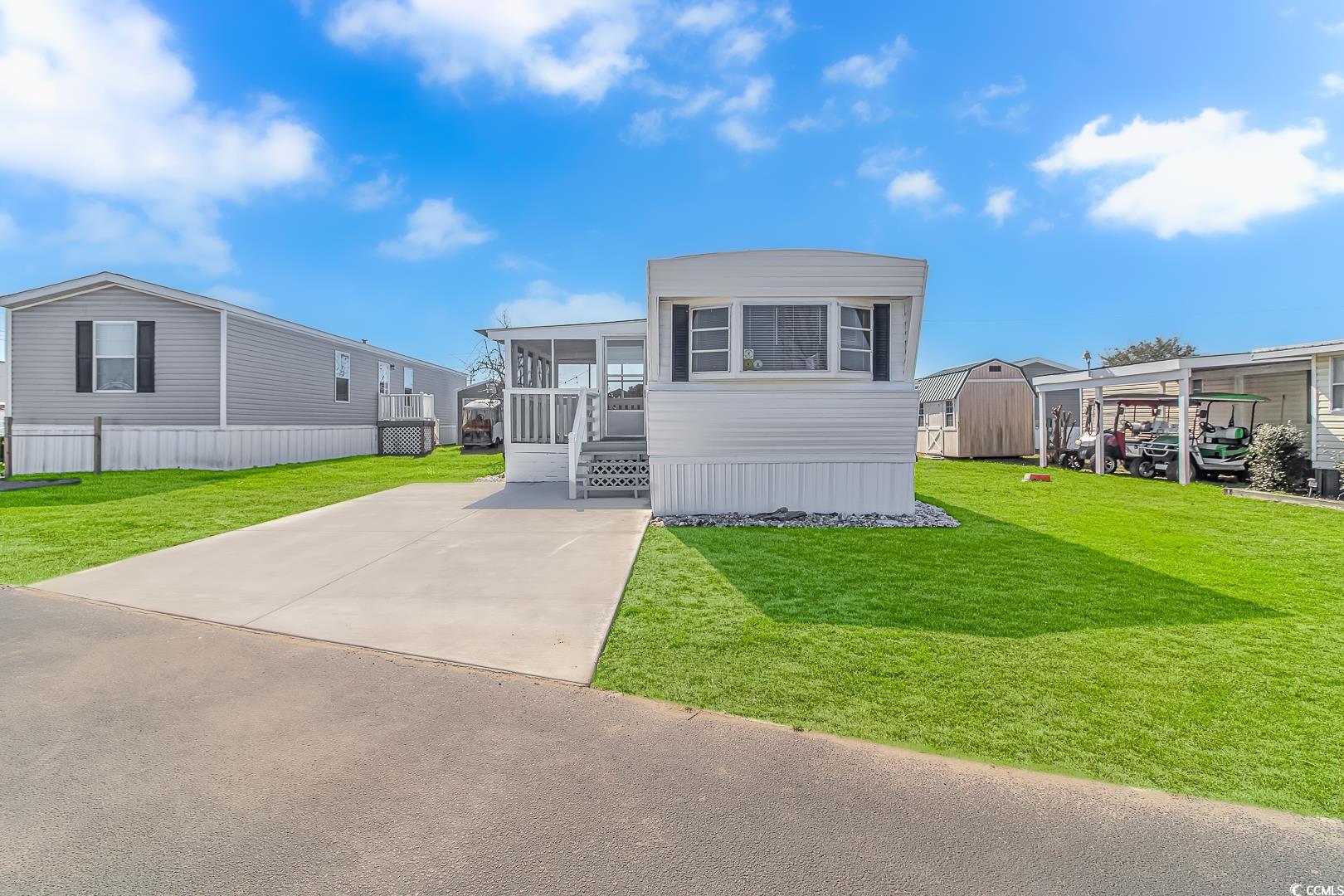 Manufactured / mobile home with a sunroom, a stora