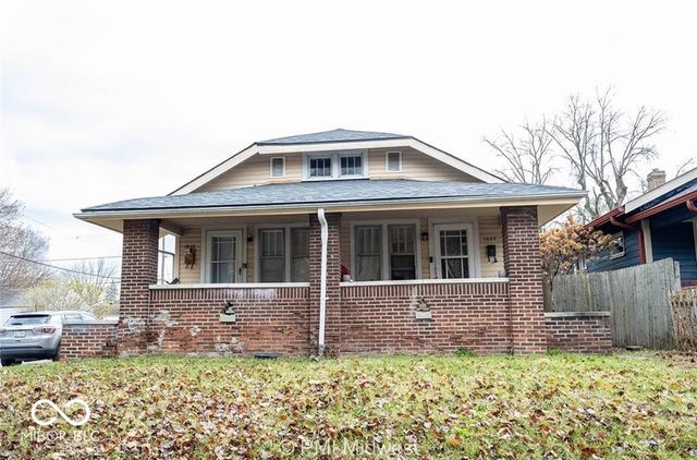 $725 | 1429 North Gladstone Avenue | Little Flower