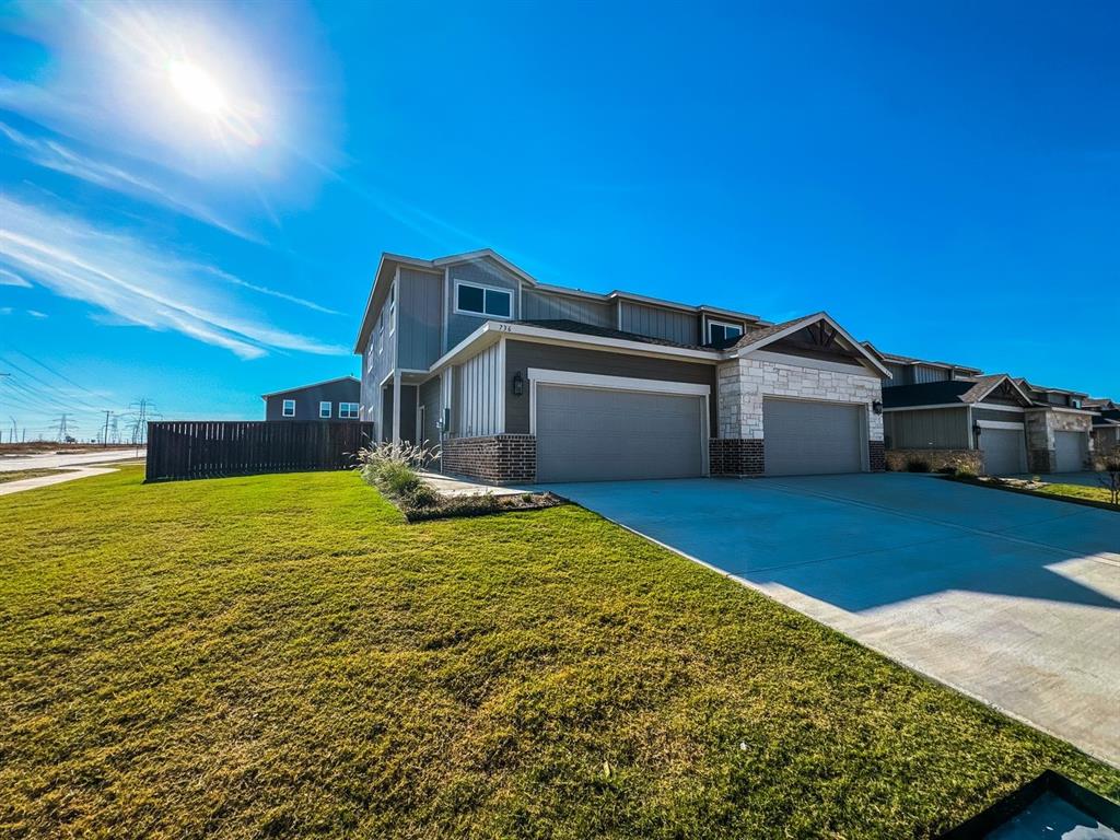 a view of a house with a backyard