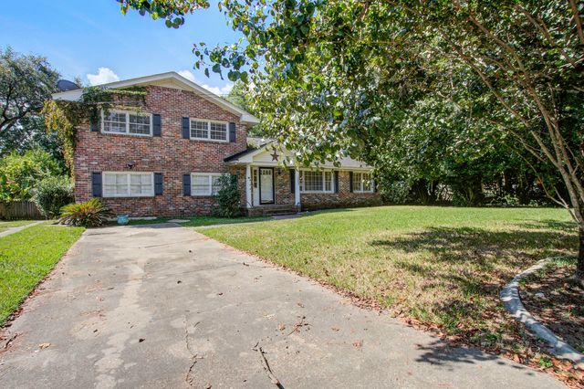 $625,000 | 1223 Charlestowne Drive | Charlestowne Estates