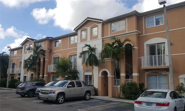 $350,000 | 17800 Northwest 73rd Avenue, Unit 20521 | Country Club of Miami