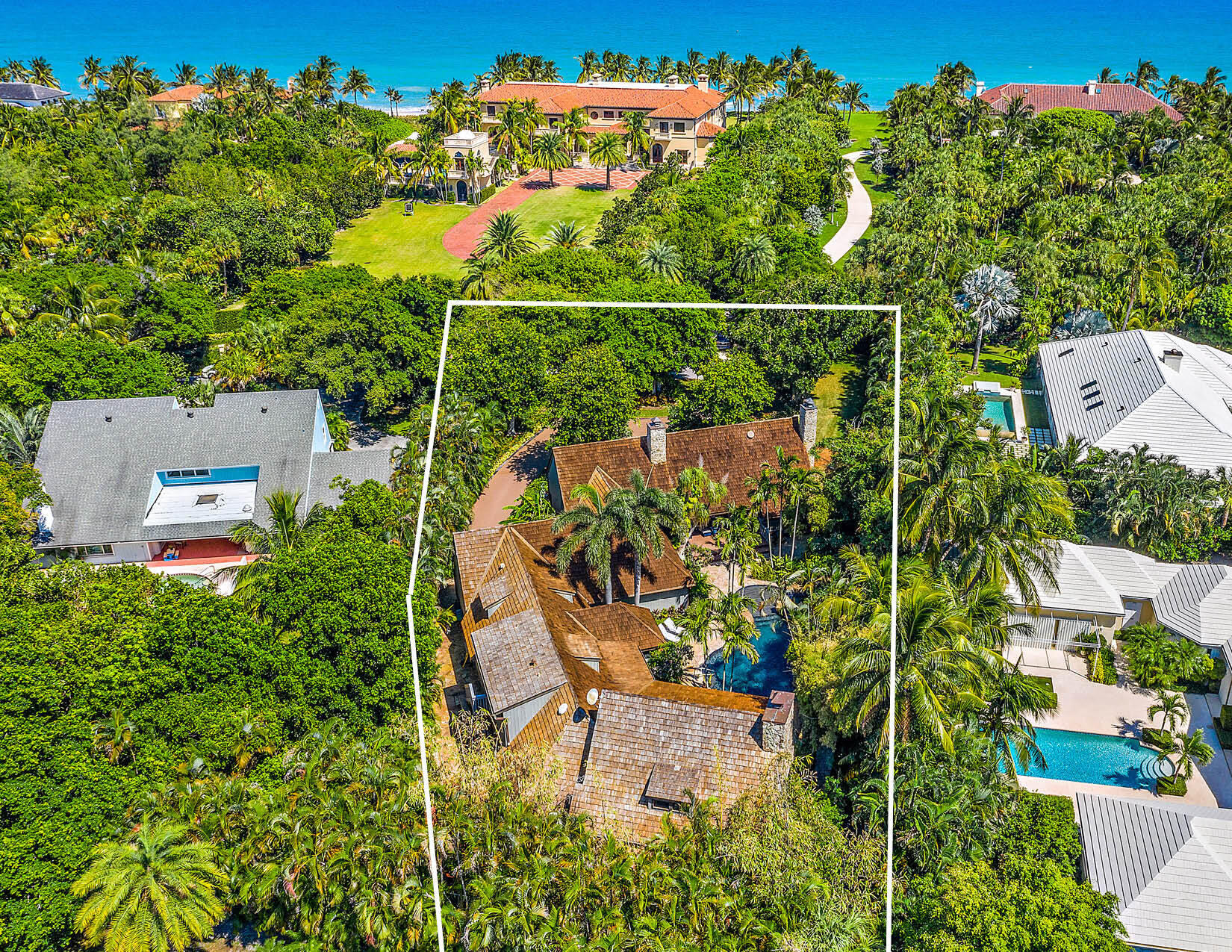 an aerial view of a house having yard