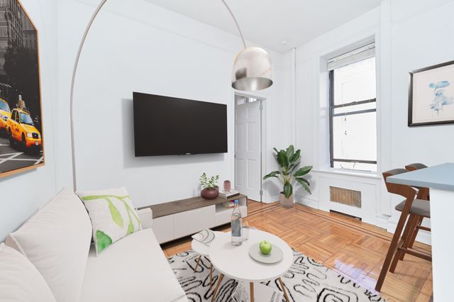 $3,425 | 300 East 5th Street, Unit 8 | East Village