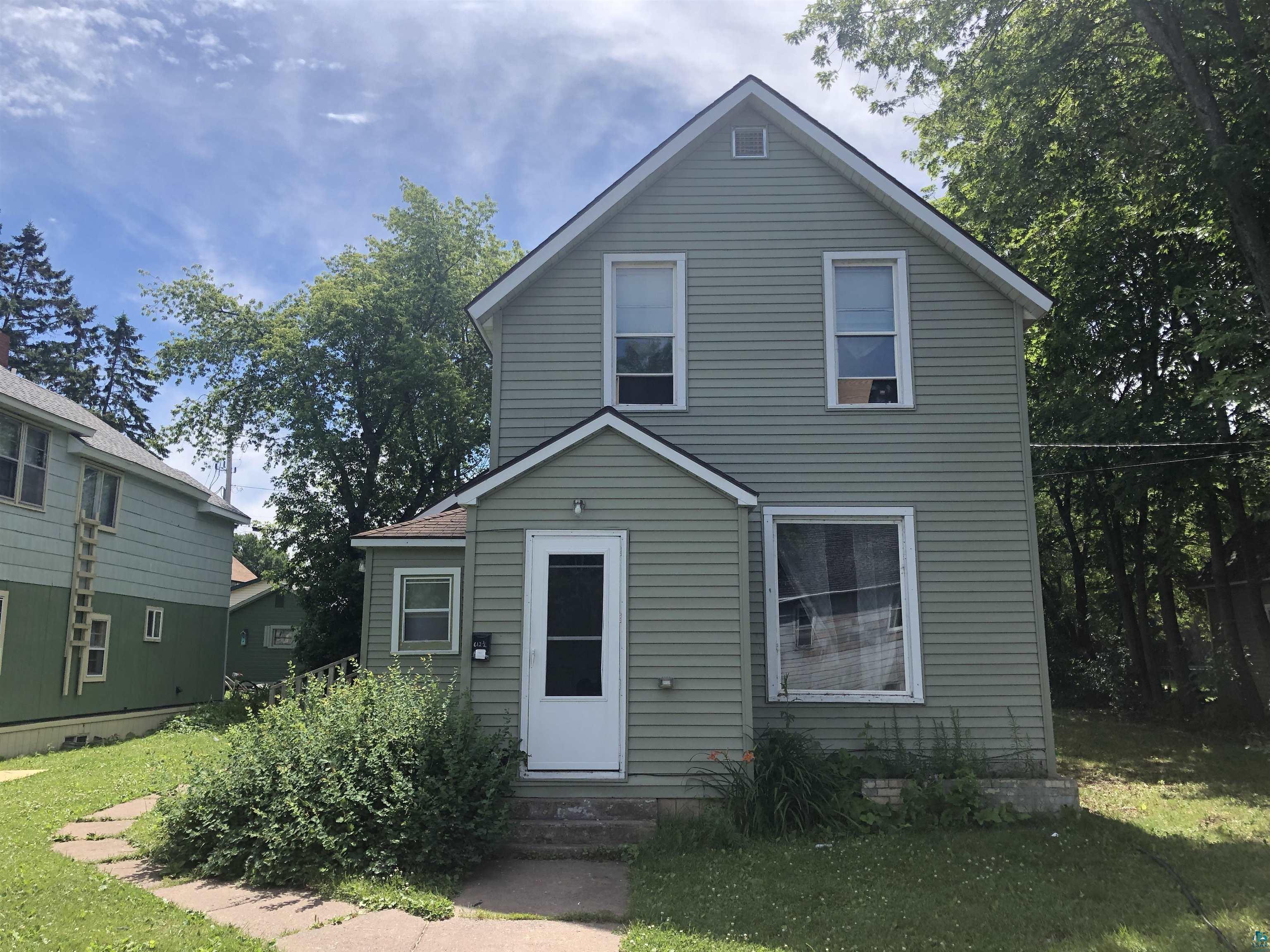 View of front of home featuring a front lawn