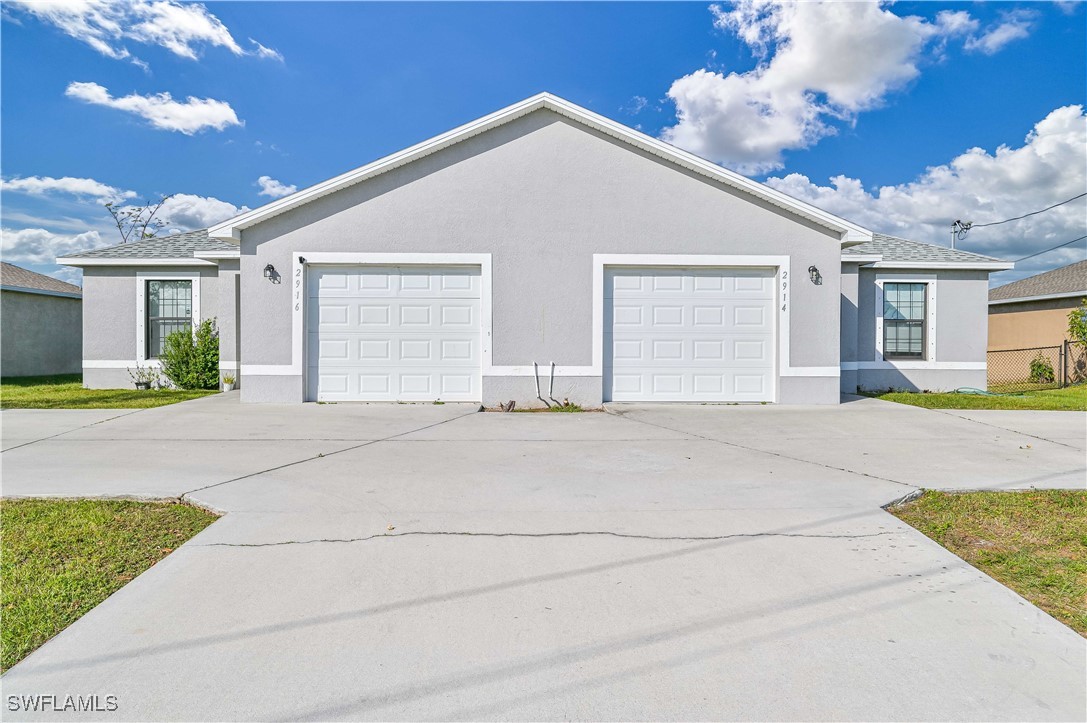 a view of a house with a yard and garage