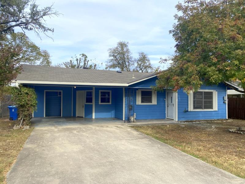 a view of a house with a backyard