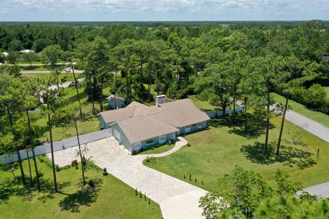 $799,600 | 213 Riverbend Road