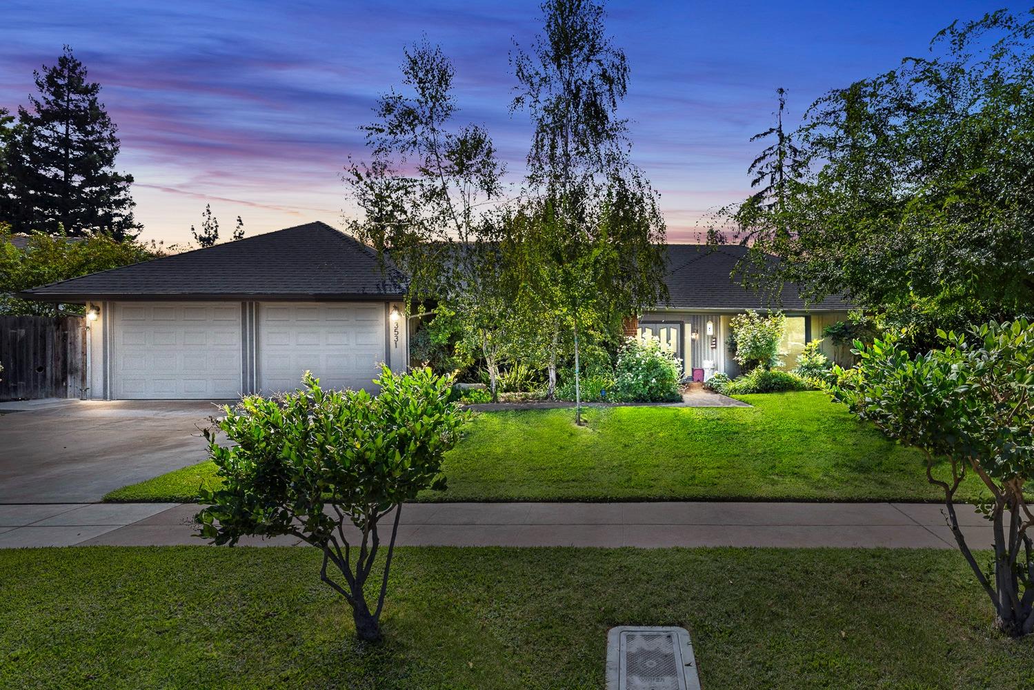 a view of a back yard of the house