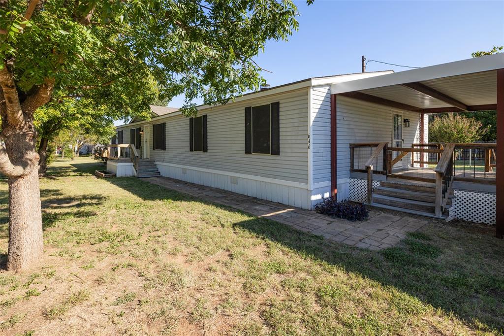 a front view of house with yard