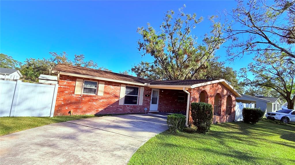 a front view of house with yard