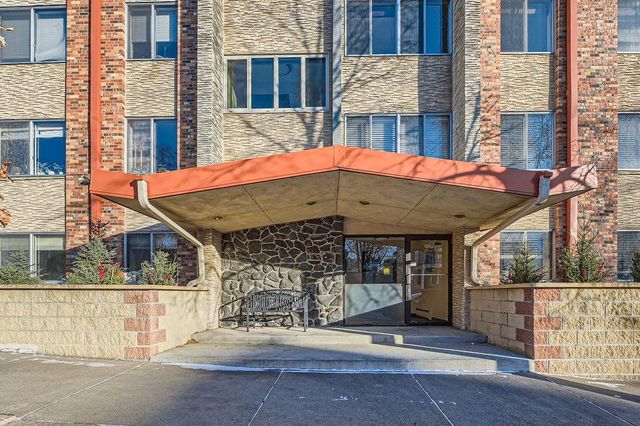 $195,000 | 1901 Emerson Avenue South, Unit 102 | Lowry Hill