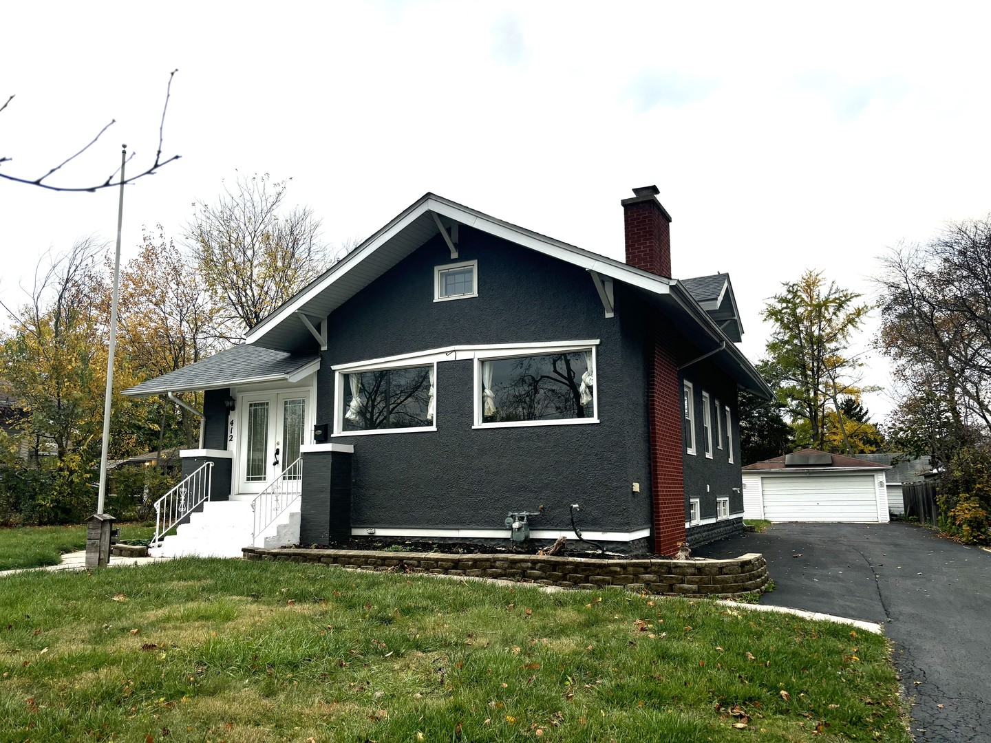 a front view of house with yard