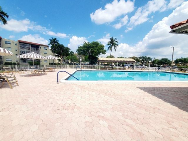 $2,100 | 1830 North Lauderdale Avenue, Unit 4110 | Lauderdale North Park