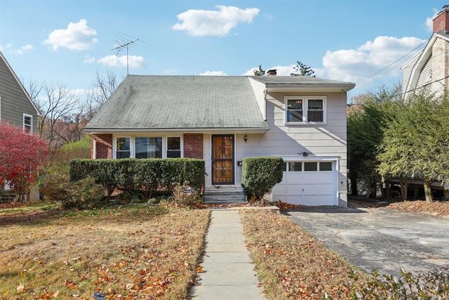 $725,000 | 166 Washington Avenue | Pleasantville