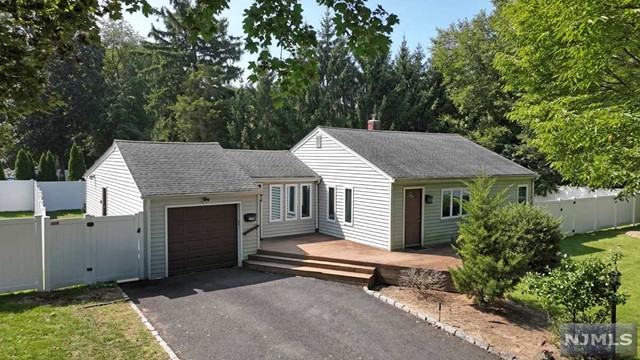 an aerial view of a house having yard