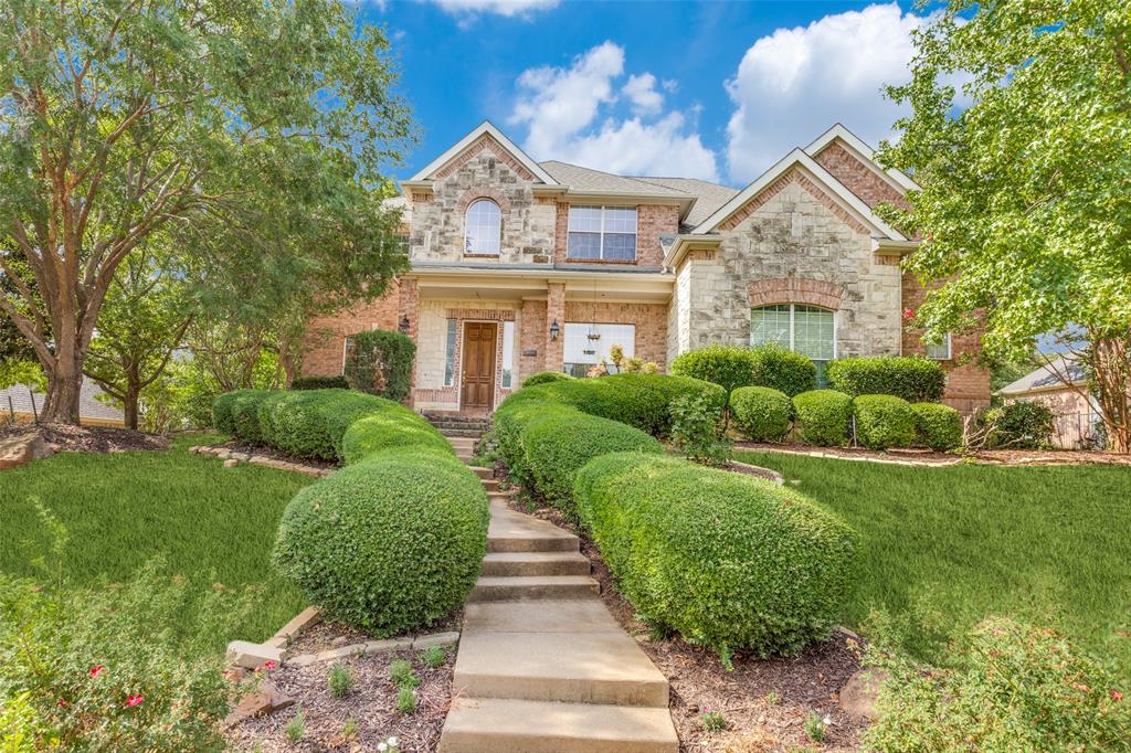 a view of a front of house with a yard