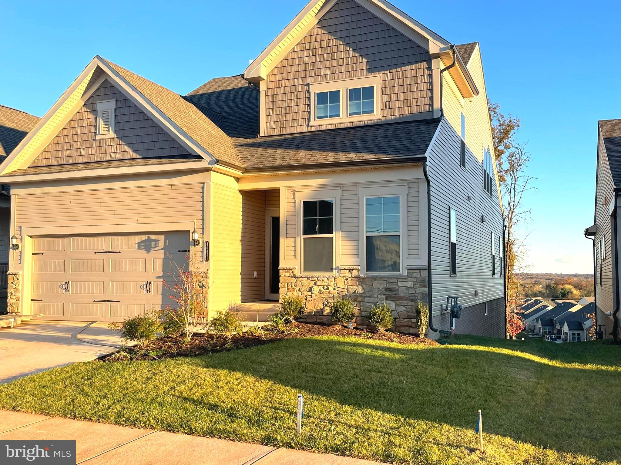 a view of a house with yard and front view of a house