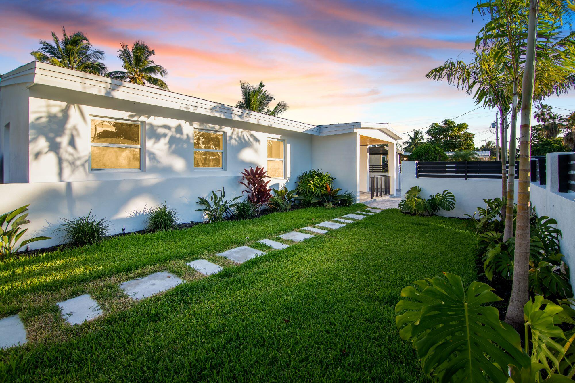 Modern Tropical Living In Key West!