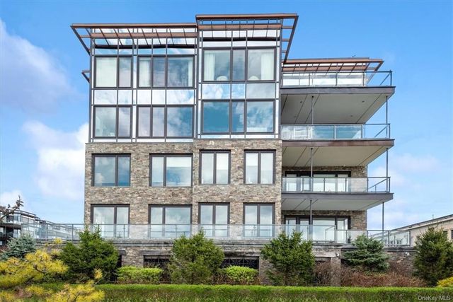 $2,995,000 | 16 Rivers Edge Drive, Unit 200 | Tarrytown