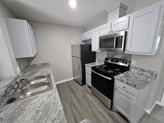 $900 | 12955 Woodforest Boulevard, Unit 68 | Woodforest Condominiums