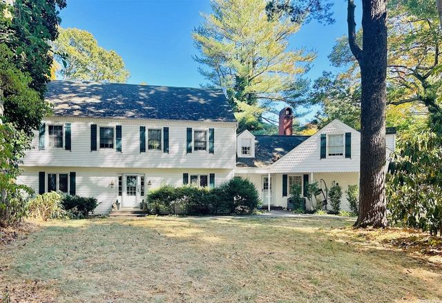 $959,990 | 12 3 Pond Road | Smithtown Hamlet