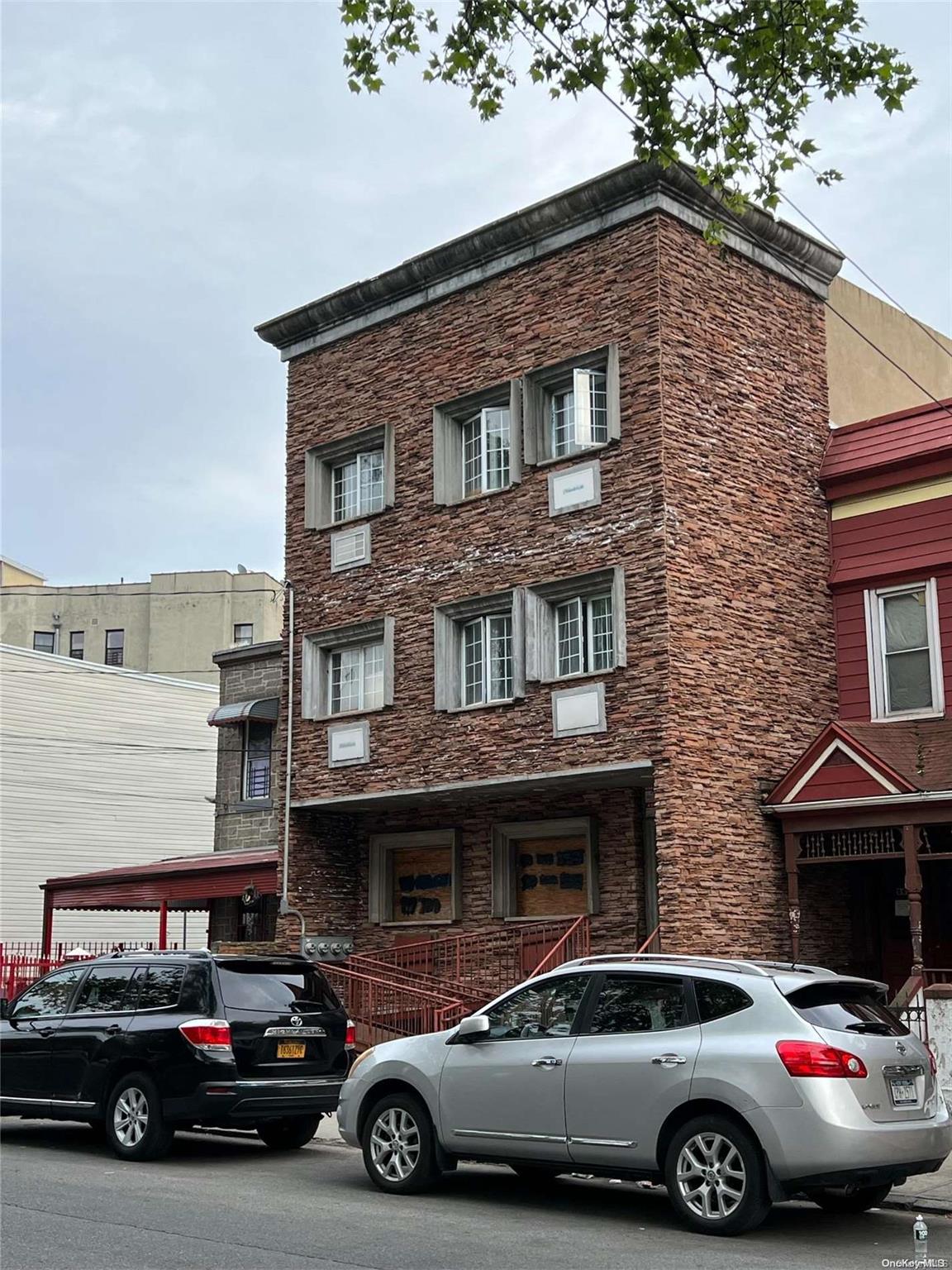 a car parked in front of a building