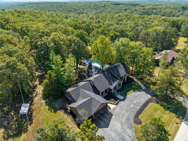 $780,000 | 515 Country Lane | Sullivan